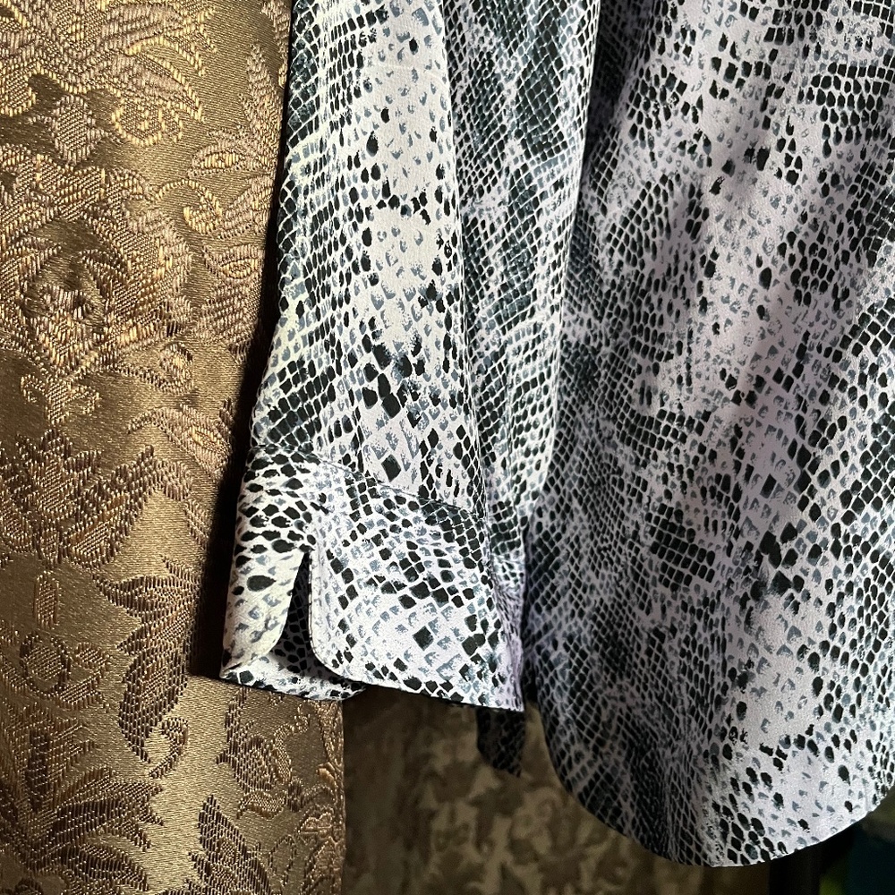 S.L.B 100% Silk Blouse, Breezy Light Lavender and Black Animal Print  Size Large - Picture 5 of 9
